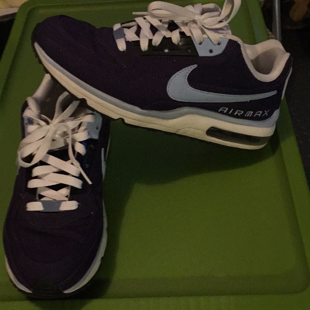 Nike Air Max deep blue and North Carolina blue